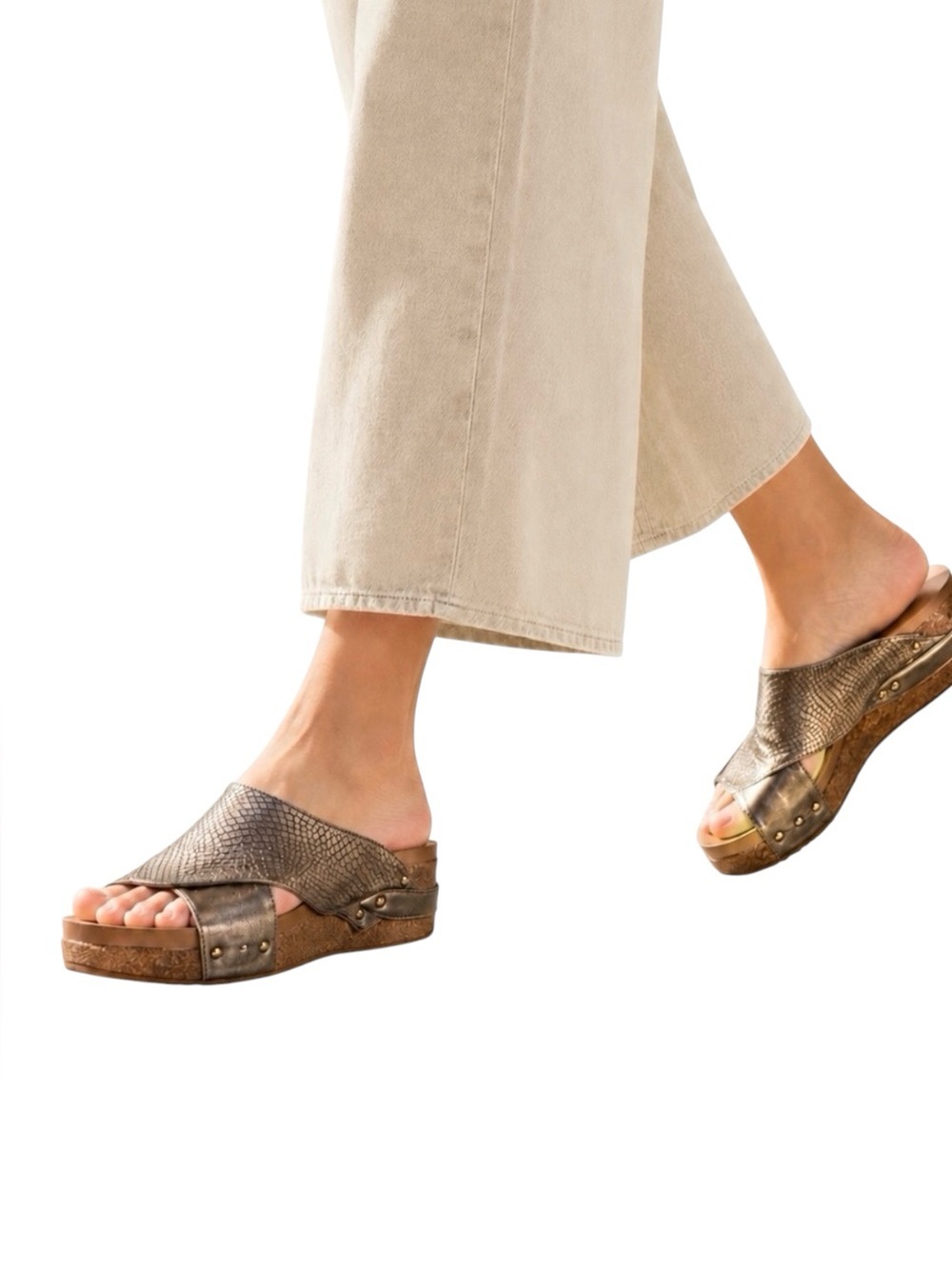 Volatile Firefly Women’s Gold Bronze Metallic Cross Wedge Sandals Size 8